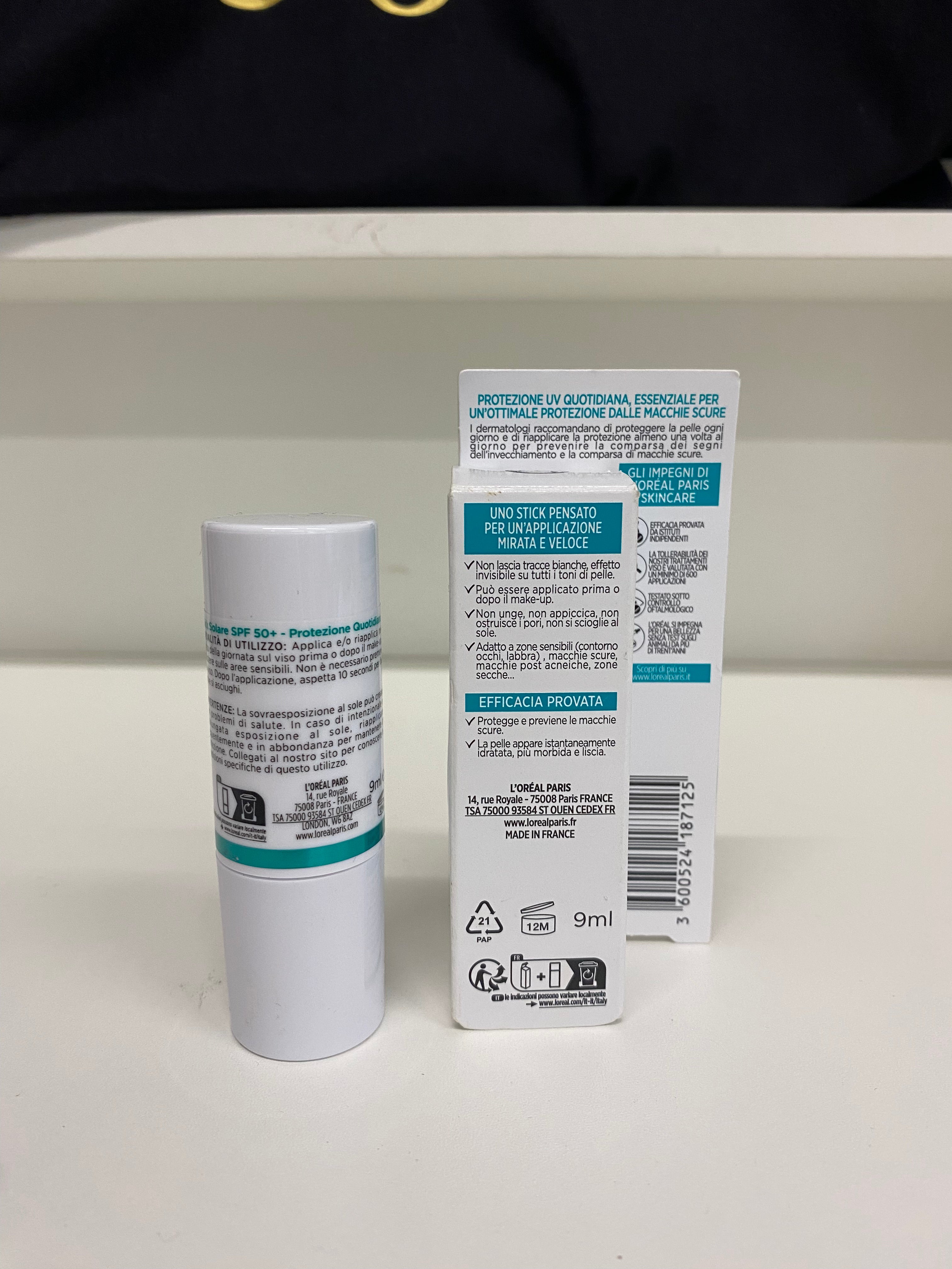 L'OREAL	BRIGHT REVEAL STICK SOLARE SPF 50+  VITAMINA E